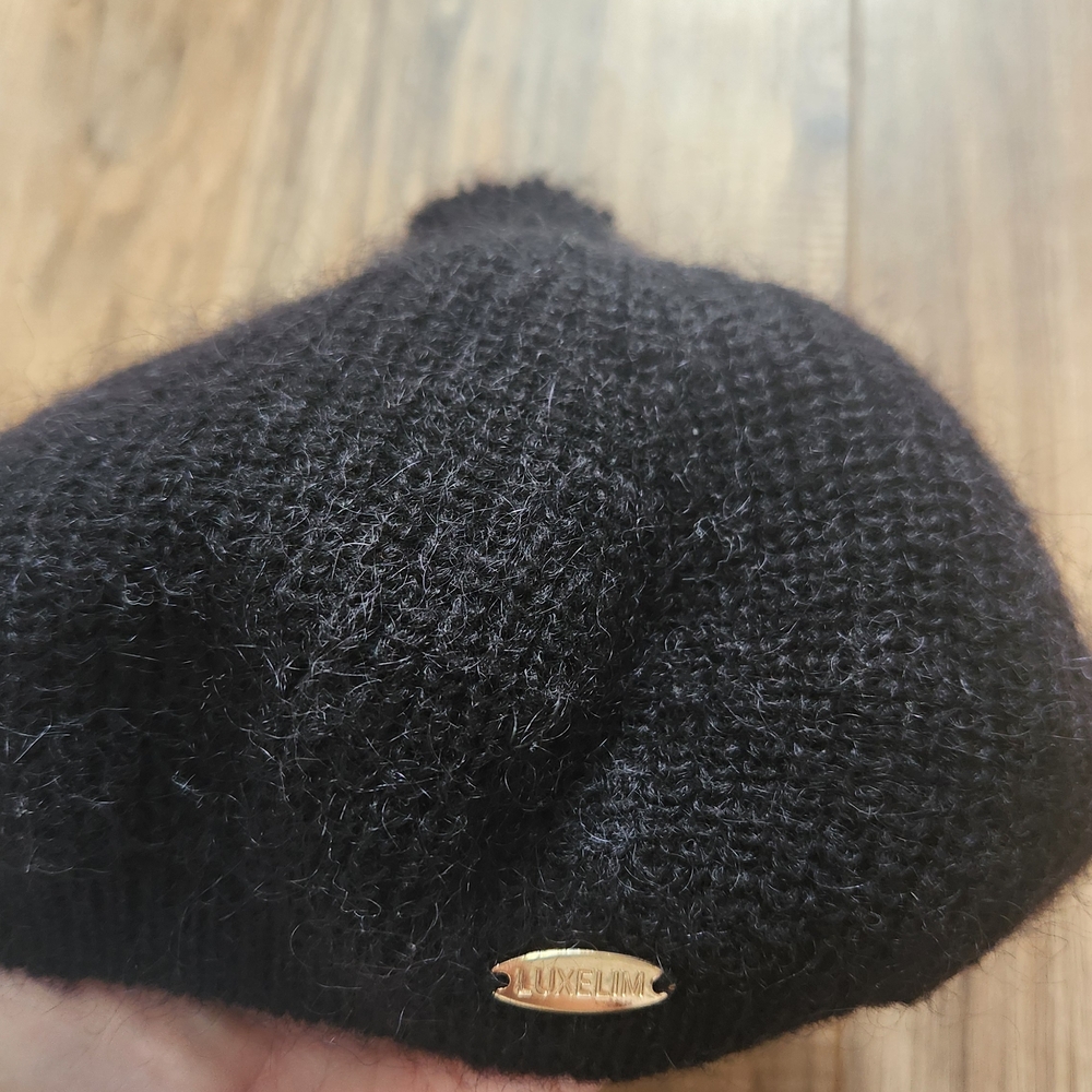 Luxelim Black Knit Beret